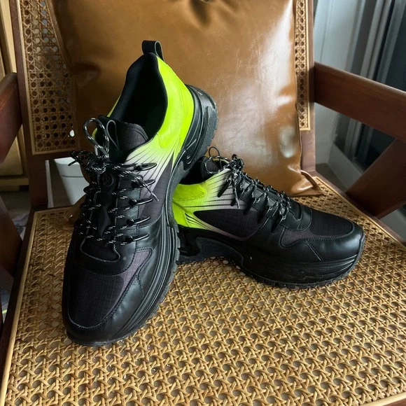 LOUIS VUITTON Run Away Pulse Sneaker